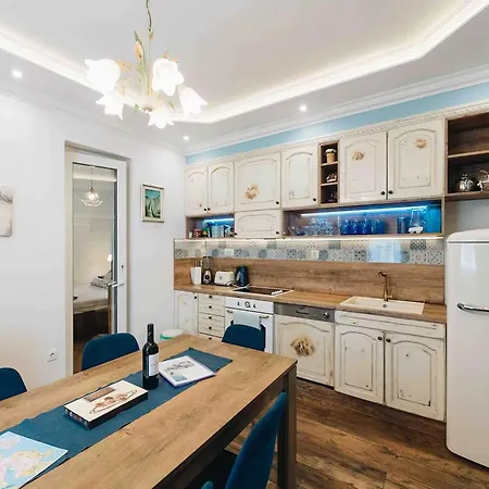 Deluxe Marghareta - Three Bedroom With Sea View And Terrace *