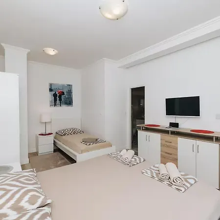 Deluxe Marghareta - Three Bedroom With Sea View And Terrace *
