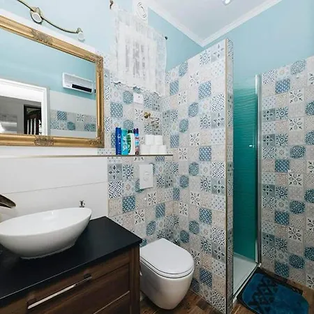 Deluxe Marghareta - Three Bedroom With Sea View And Terrace *