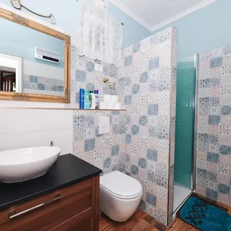 Deluxe Marghareta - Three Bedroom With Sea View And Terrace *